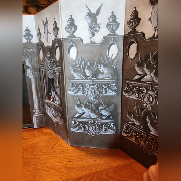 🎉Make Offer Sale🎉 Teatro Olivia Fold Out Theater - Picture 5 of 14